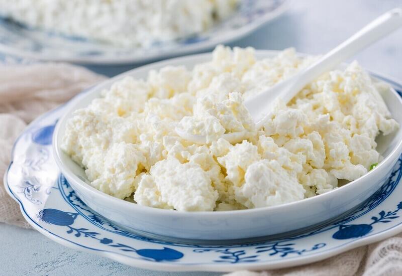 Диетолог назвал неожиданную причину для отказа от творога