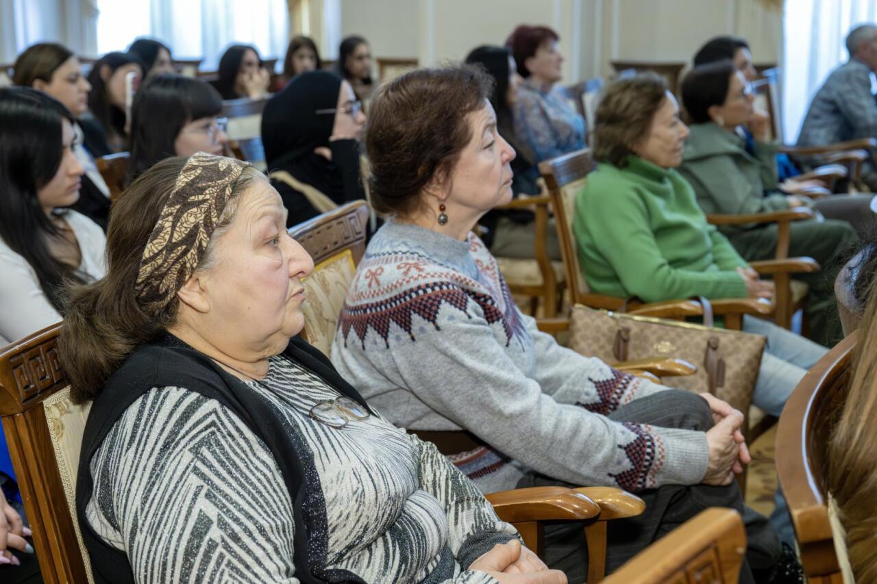 От орнаментов к символам - презентация узбекской вышивки в Баку