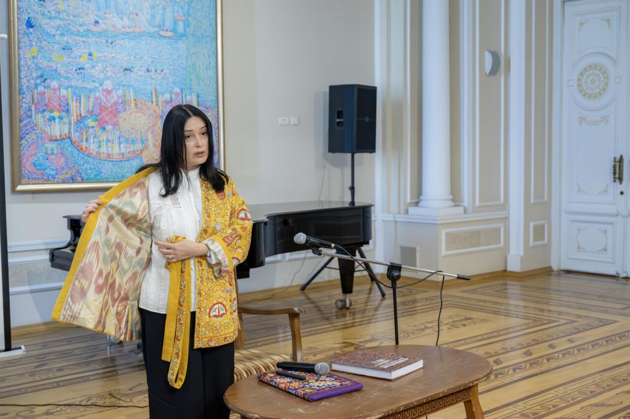 От орнаментов к символам - презентация узбекской вышивки в Баку