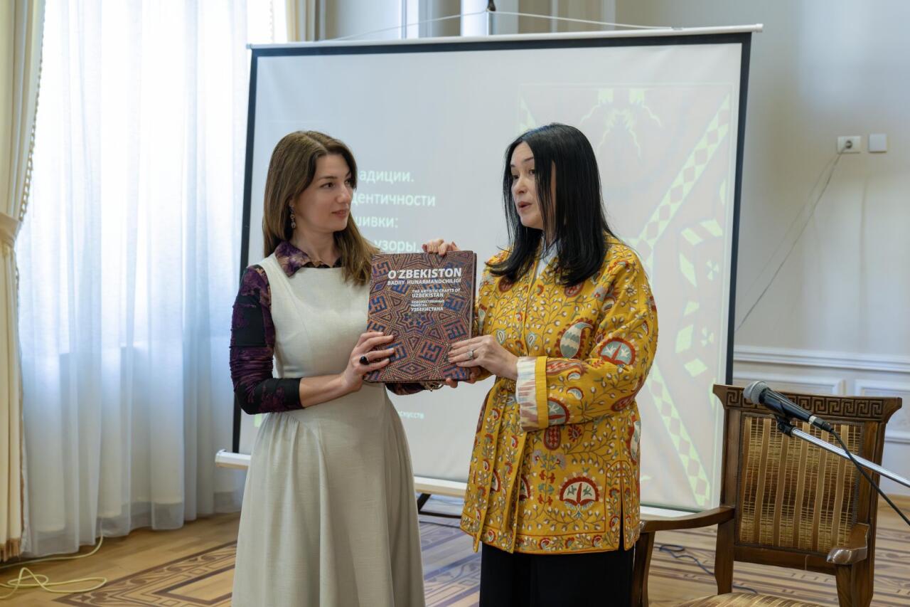 От орнаментов к символам - презентация узбекской вышивки в Баку