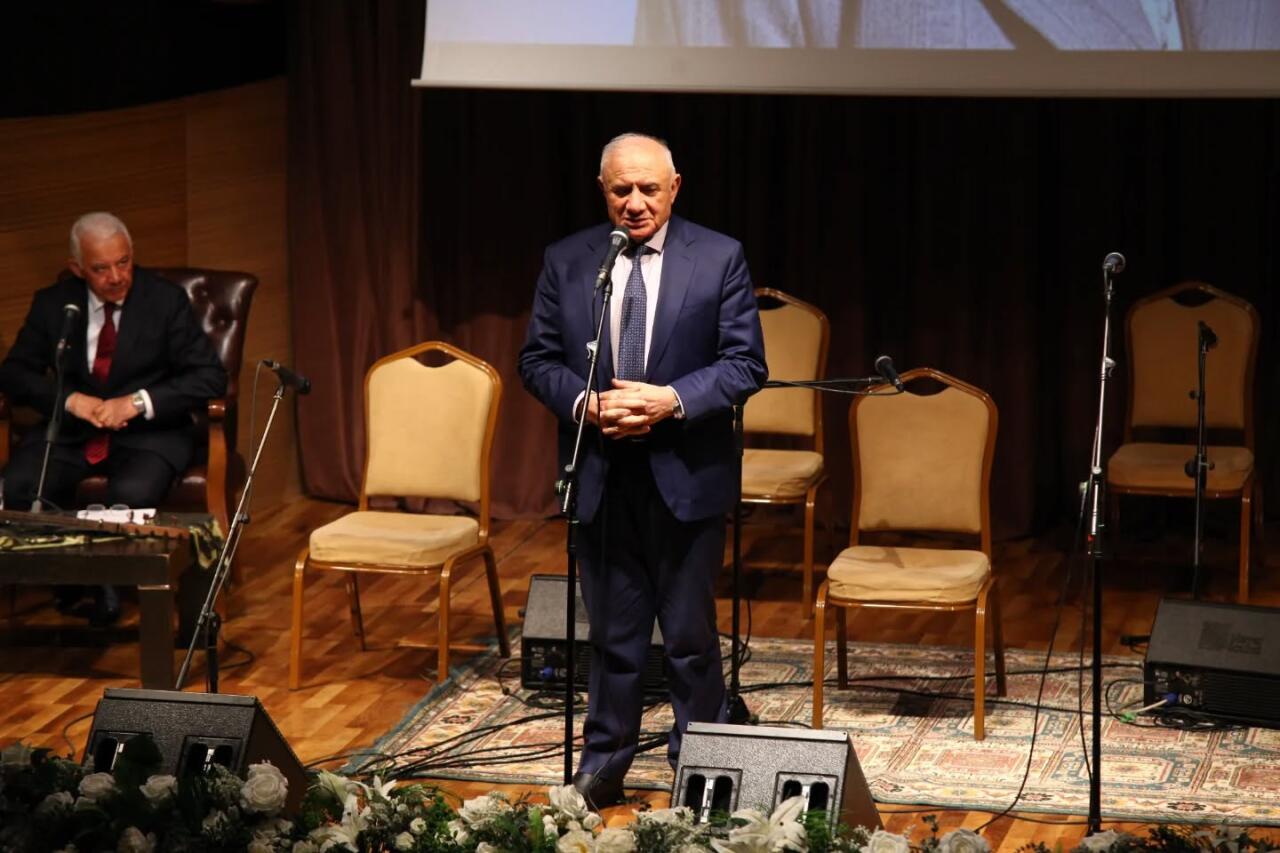 Влюбленный в Азербайджан: Ты - дыханье мое, ты - мой хлеб и вода!