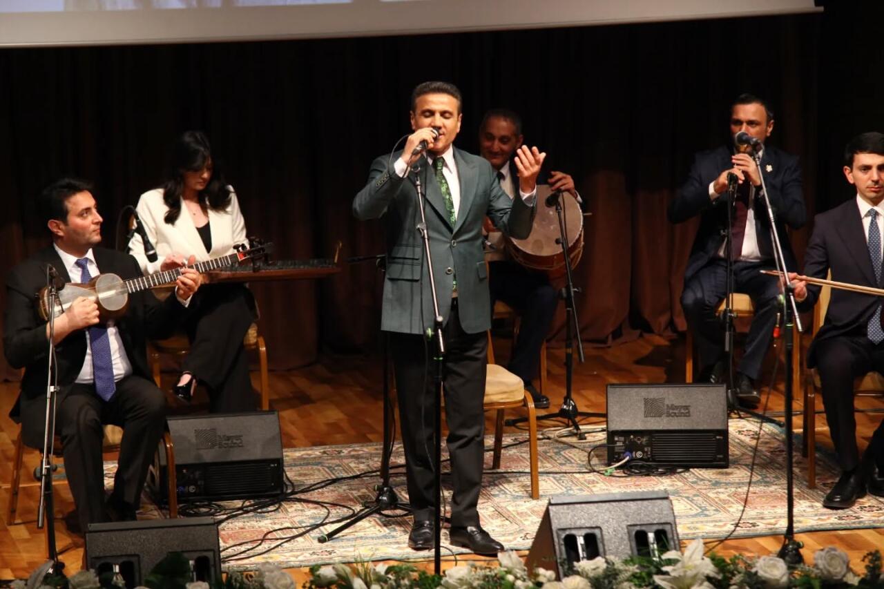 Влюбленный в Азербайджан: Ты - дыханье мое, ты - мой хлеб и вода!