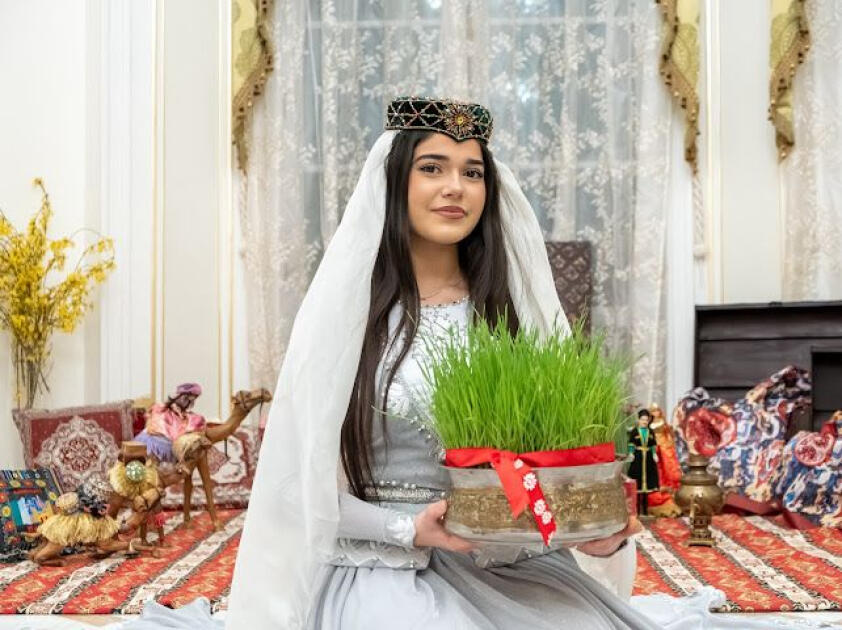 Азербайджанские ковры выставлены в Париже по случаю Новруза