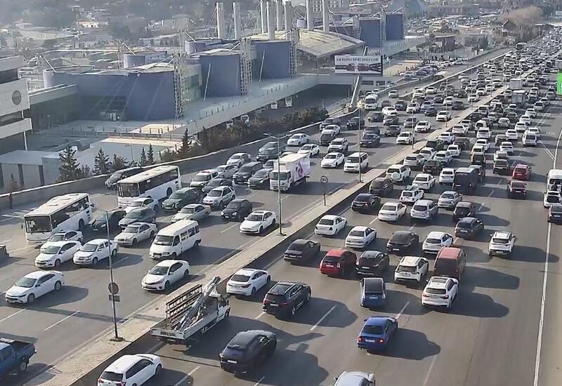 Вниманию водителей: на этих дорогах Баку пробки