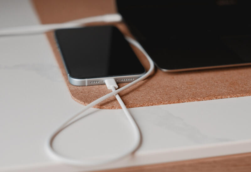 Apple предупредила о рисках перегрева iPhone при зарядке