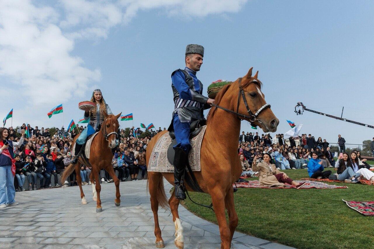 В Баку организовали грандиозный праздник Новруз