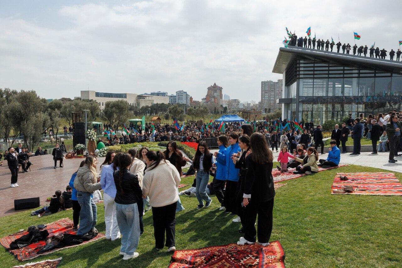 В Баку организовали грандиозный праздник Новруз
