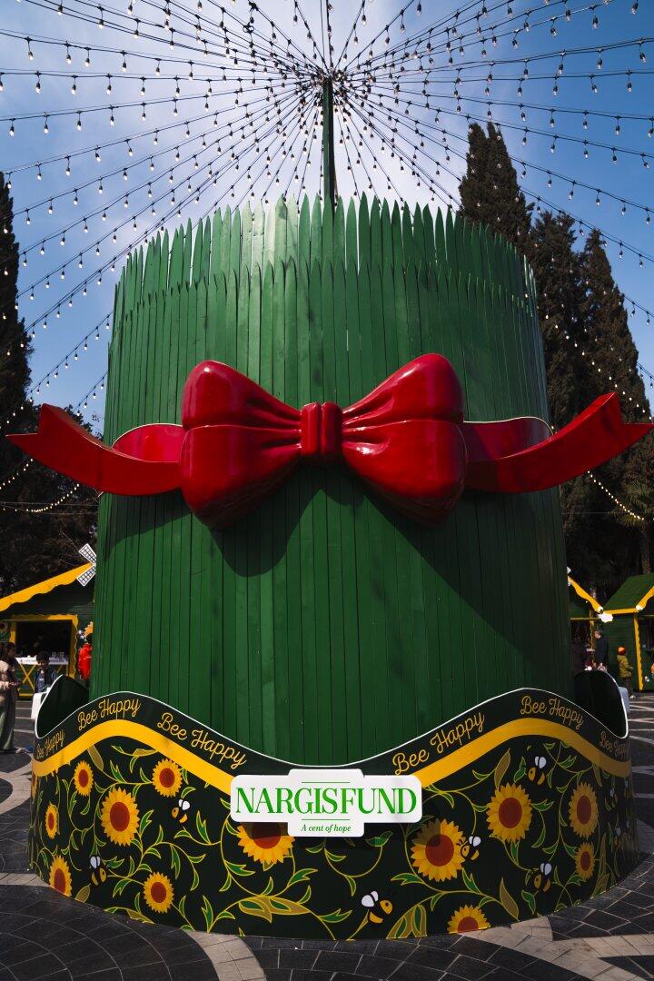 При организации Фонда Nargis проходит традиционная благотворительная ярмарка "Torpaq Əlimdə, Bahar Ürəyimdə"