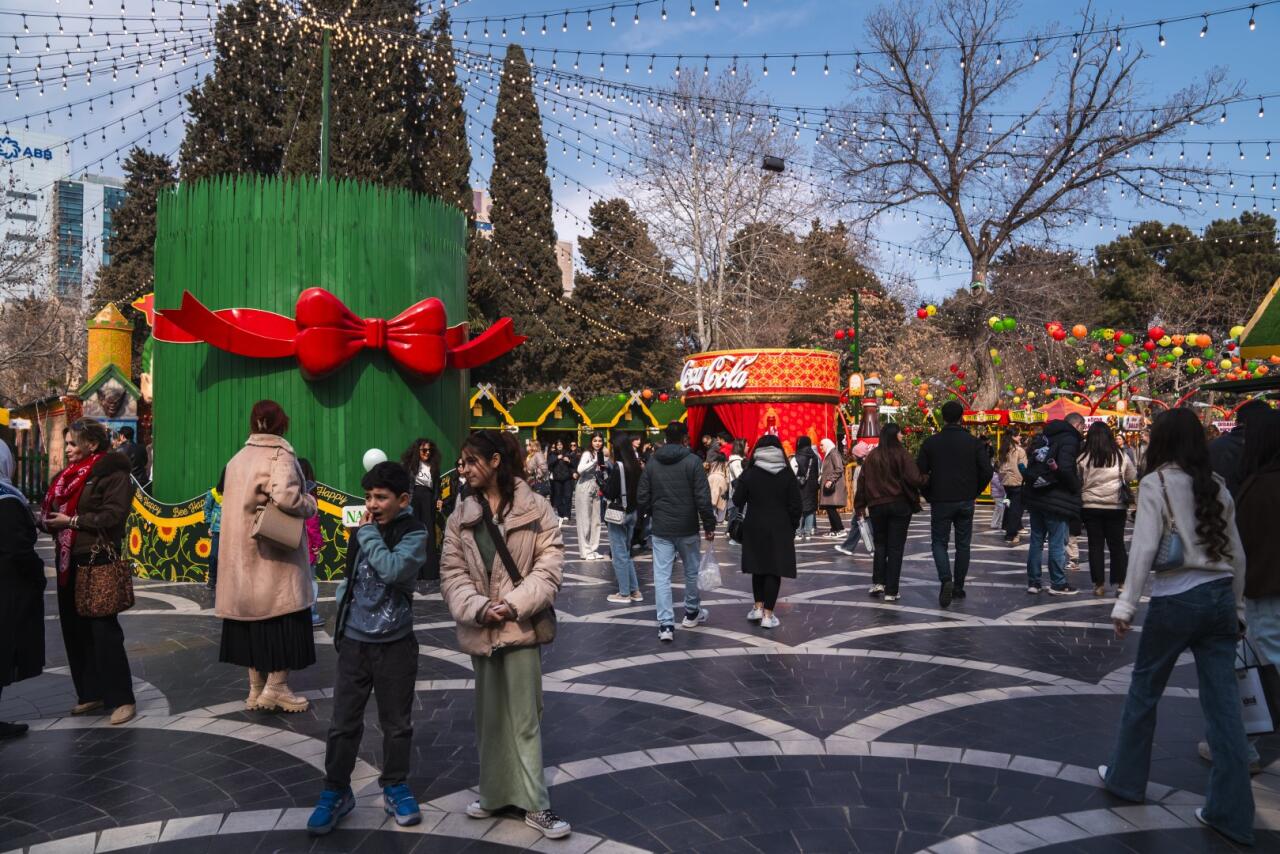 При организации Фонда Nargis проходит традиционная благотворительная ярмарка "Torpaq Əlimdə, Bahar Ürəyimdə"