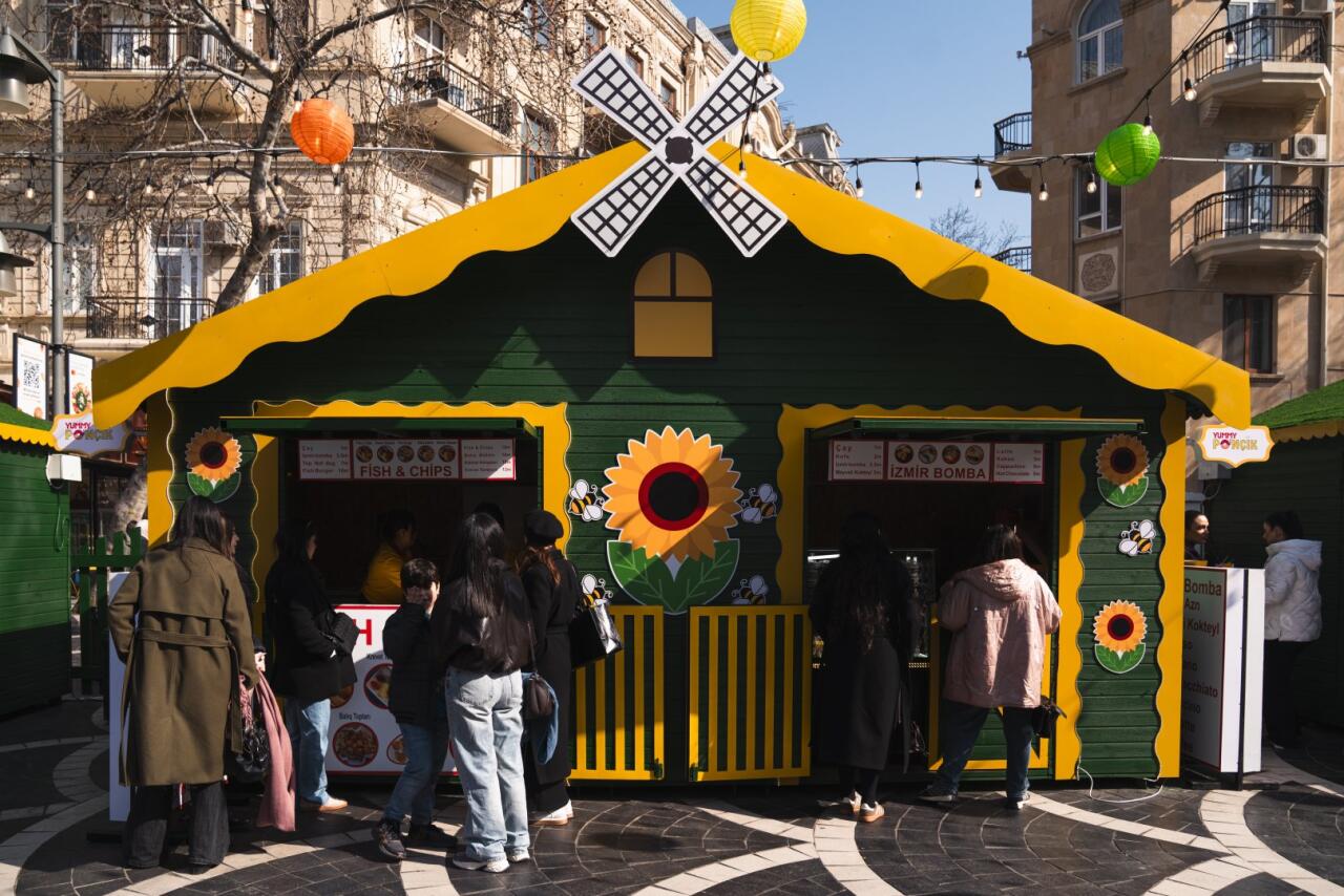 При организации Фонда Nargis проходит традиционная благотворительная ярмарка "Torpaq Əlimdə, Bahar Ürəyimdə"