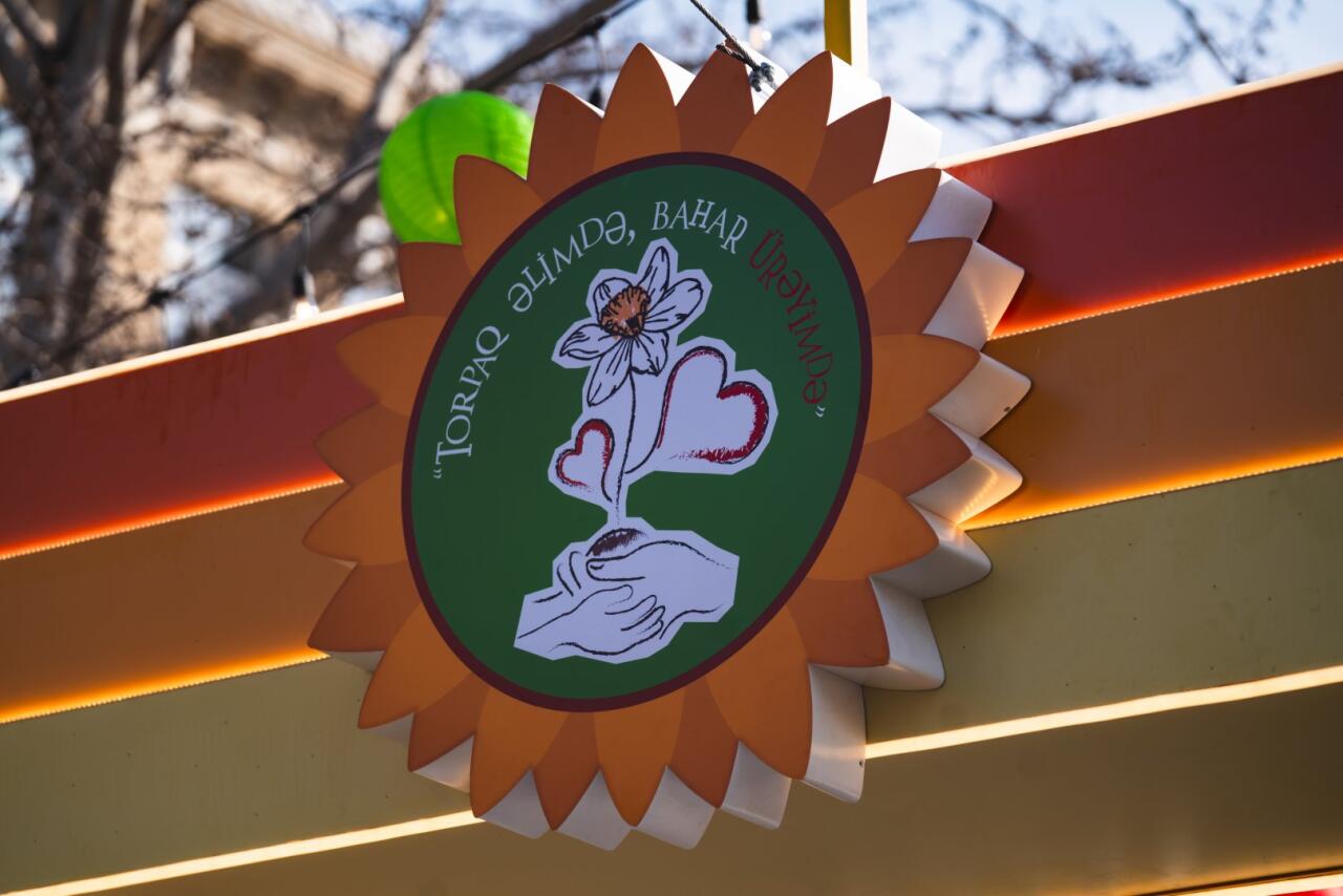 При организации Фонда Nargis проходит традиционная благотворительная ярмарка "Torpaq Əlimdə, Bahar Ürəyimdə"