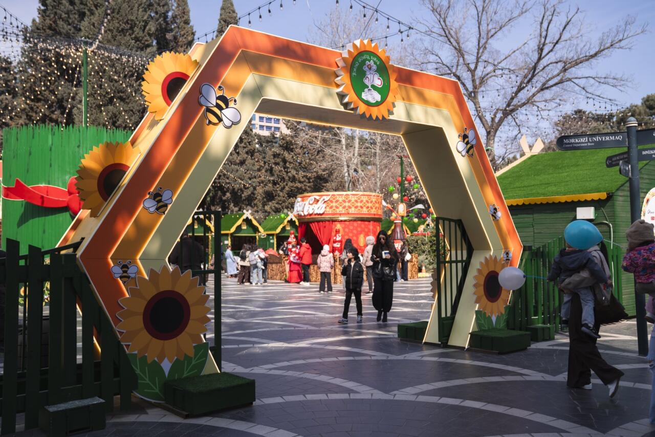 При организации Фонда Nargis проходит традиционная благотворительная ярмарка "Torpaq Əlimdə, Bahar Ürəyimdə"