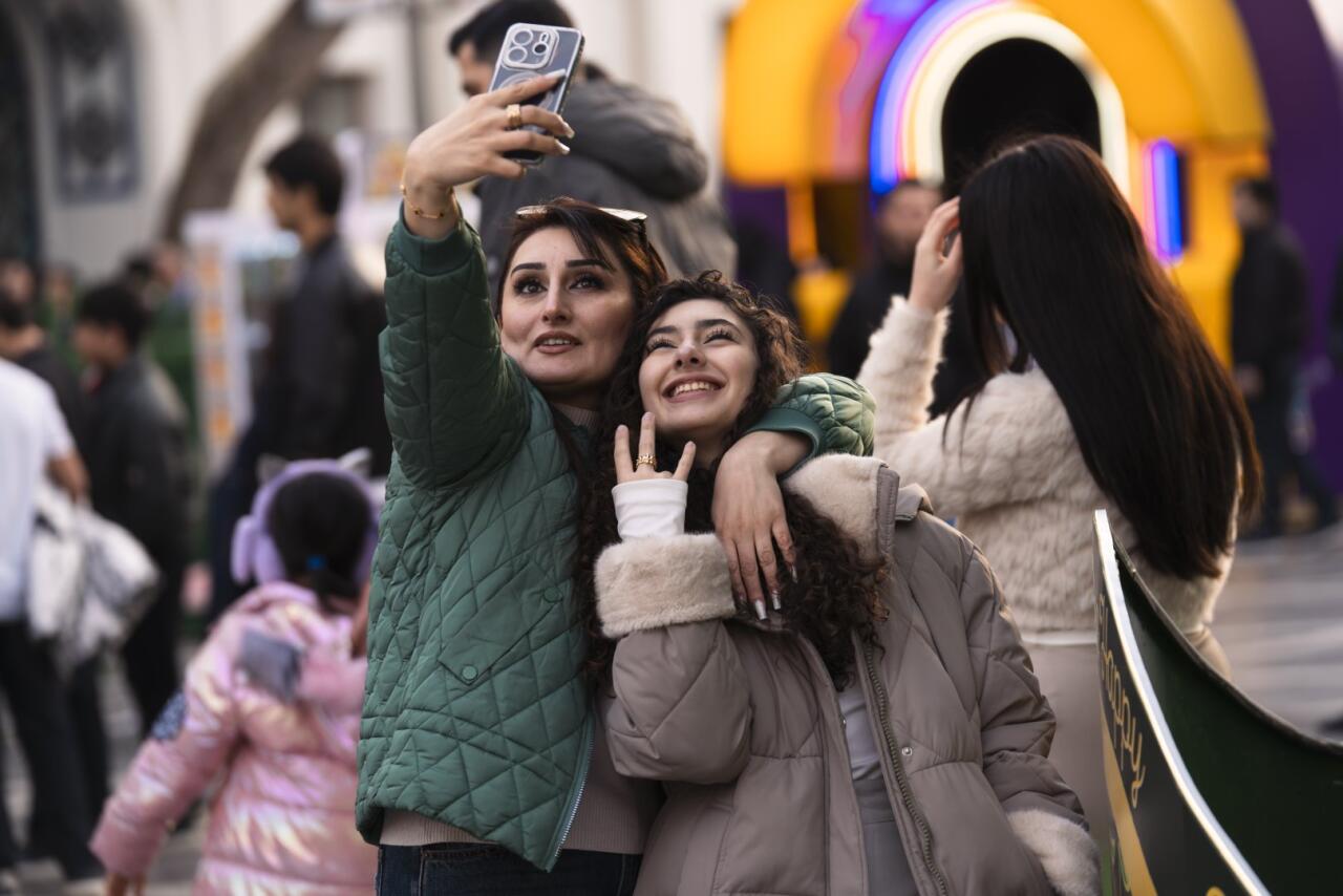 При организации Фонда Nargis проходит традиционная благотворительная ярмарка "Torpaq Əlimdə, Bahar Ürəyimdə"