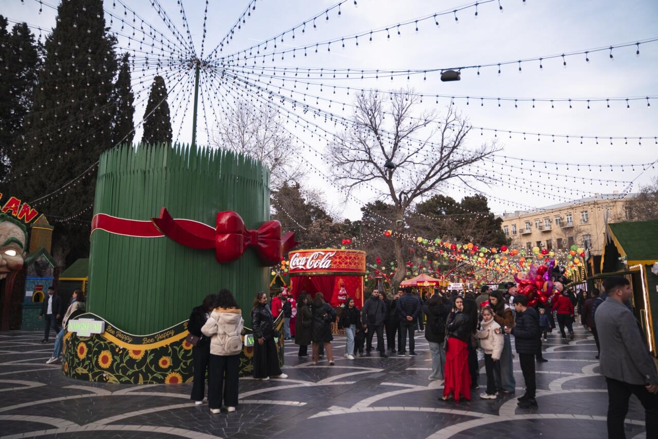 При организации Фонда Nargis проходит традиционная благотворительная ярмарка "Torpaq Əlimdə, Bahar Ürəyimdə"