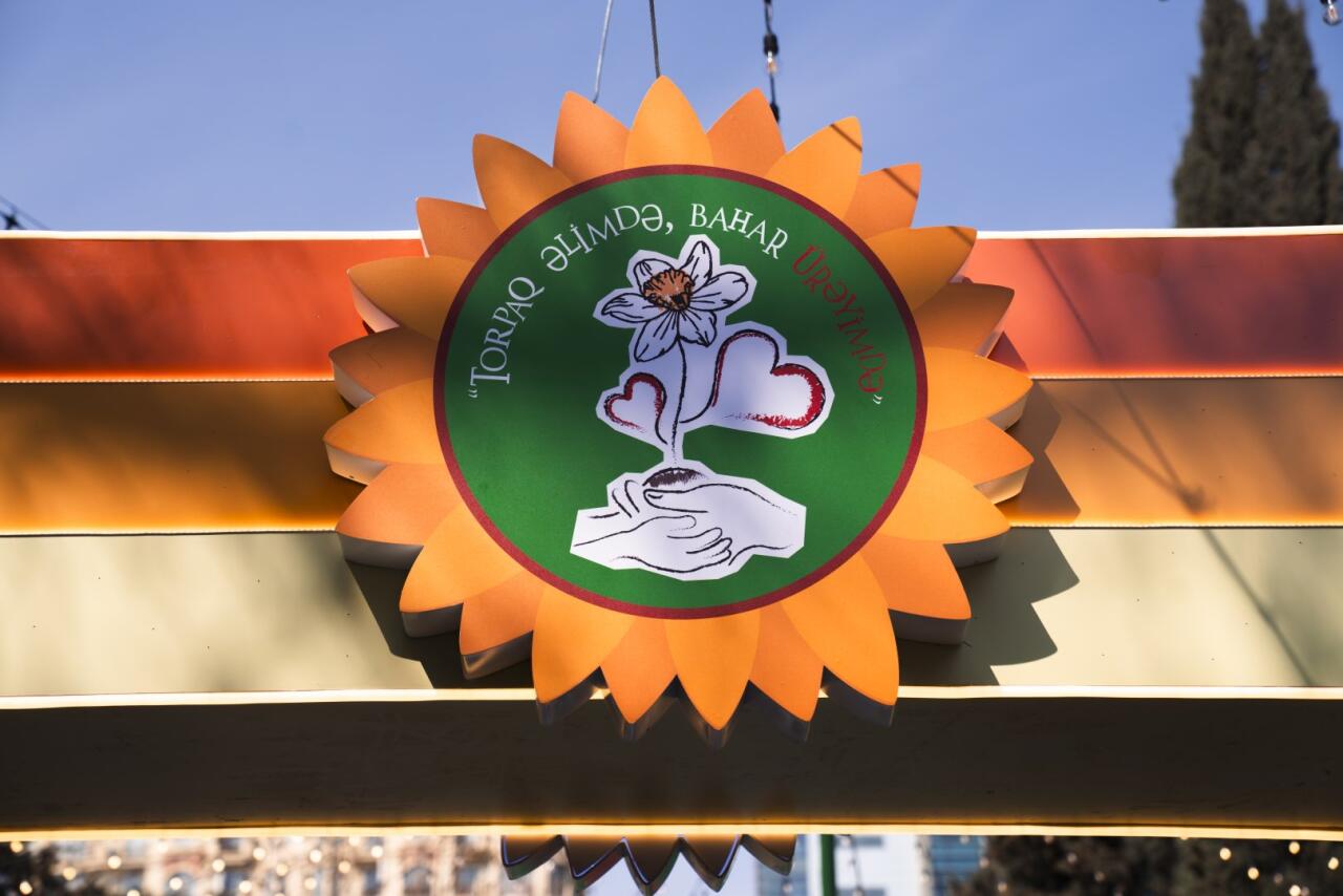 При организации Фонда Nargis проходит традиционная благотворительная ярмарка "Torpaq Əlimdə, Bahar Ürəyimdə"