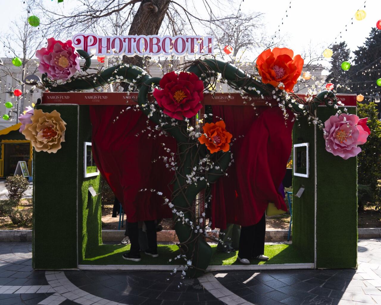 При организации Фонда Nargis проходит традиционная благотворительная ярмарка "Torpaq Əlimdə, Bahar Ürəyimdə"