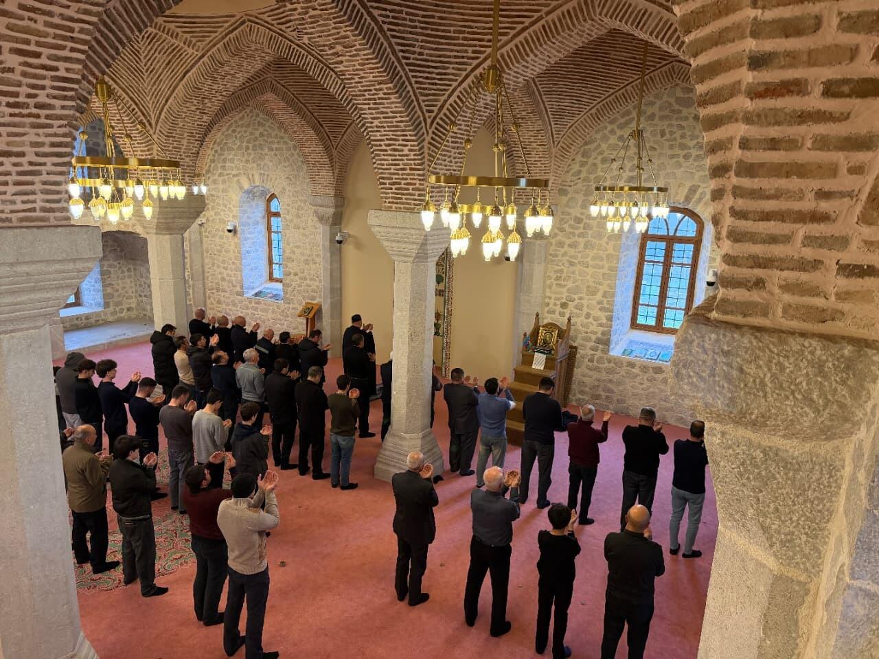 В Шуше совершили праздничный намаз