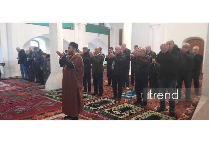 В Агдамской Джума-мечети совершен праздничный намаз