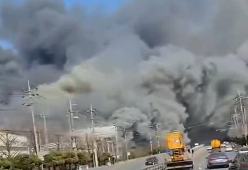 Сильный пожар произошел на заводе в Южной Корее