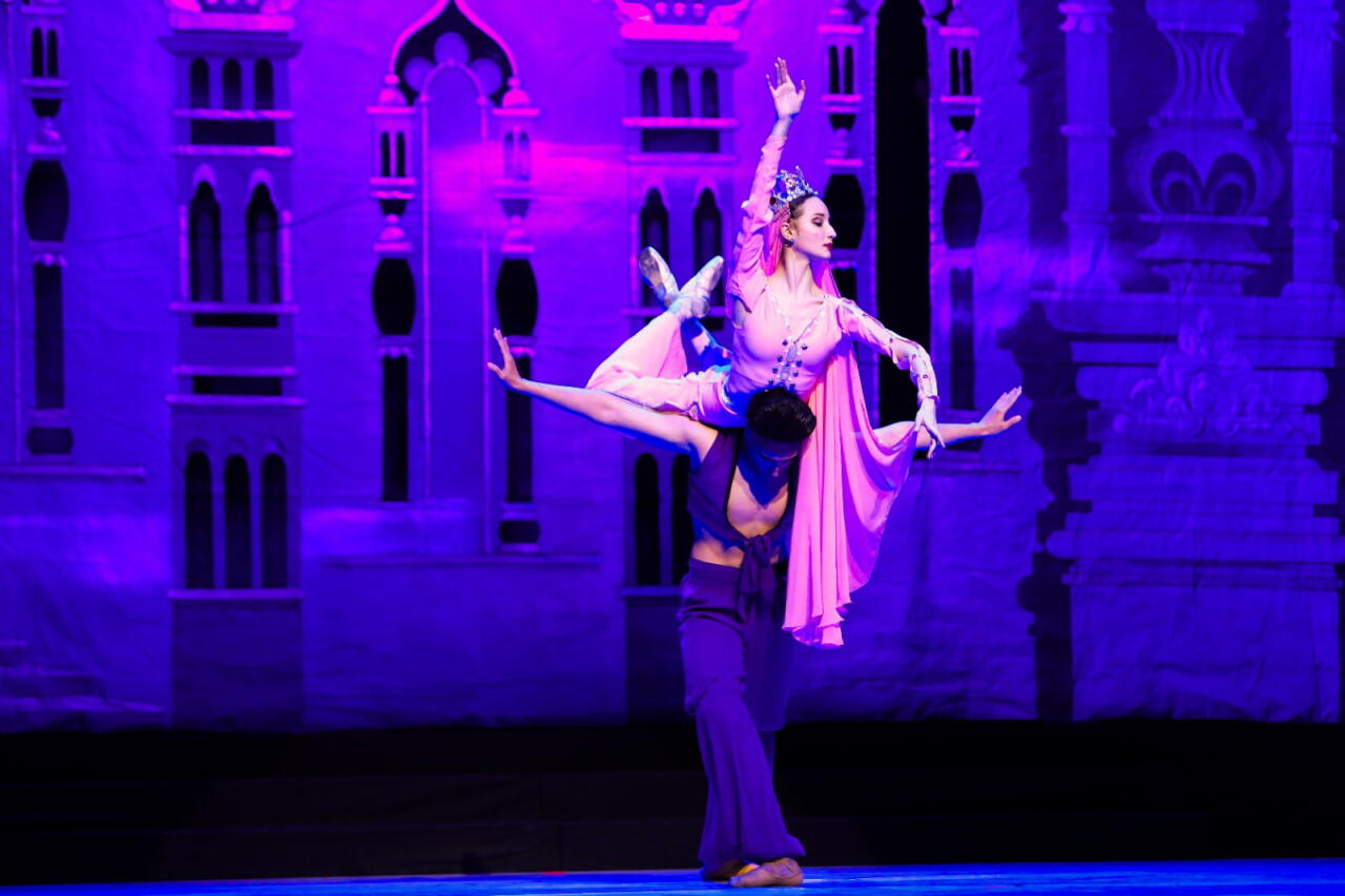 В Баку состоялся показ знаменитого балета "Тысяча и одна ночь"