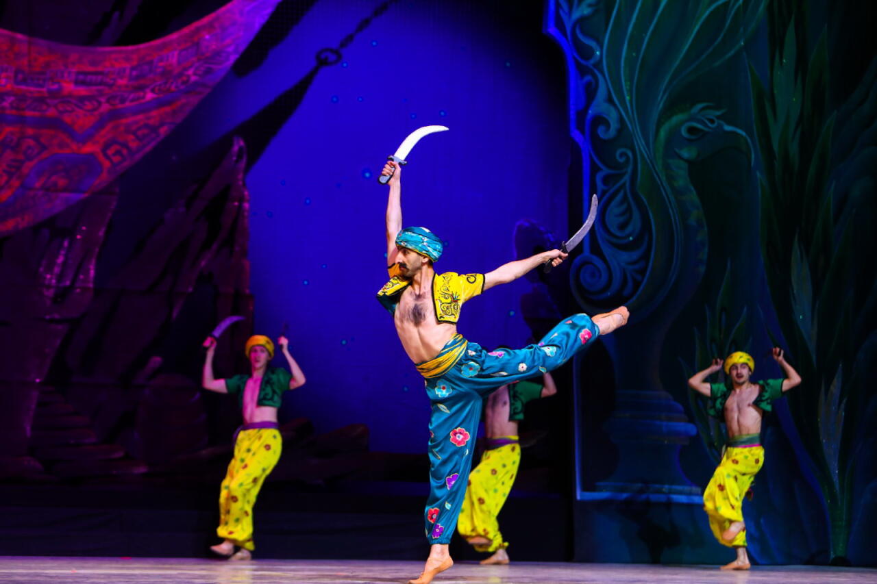 В Баку состоялся показ знаменитого балета "Тысяча и одна ночь"