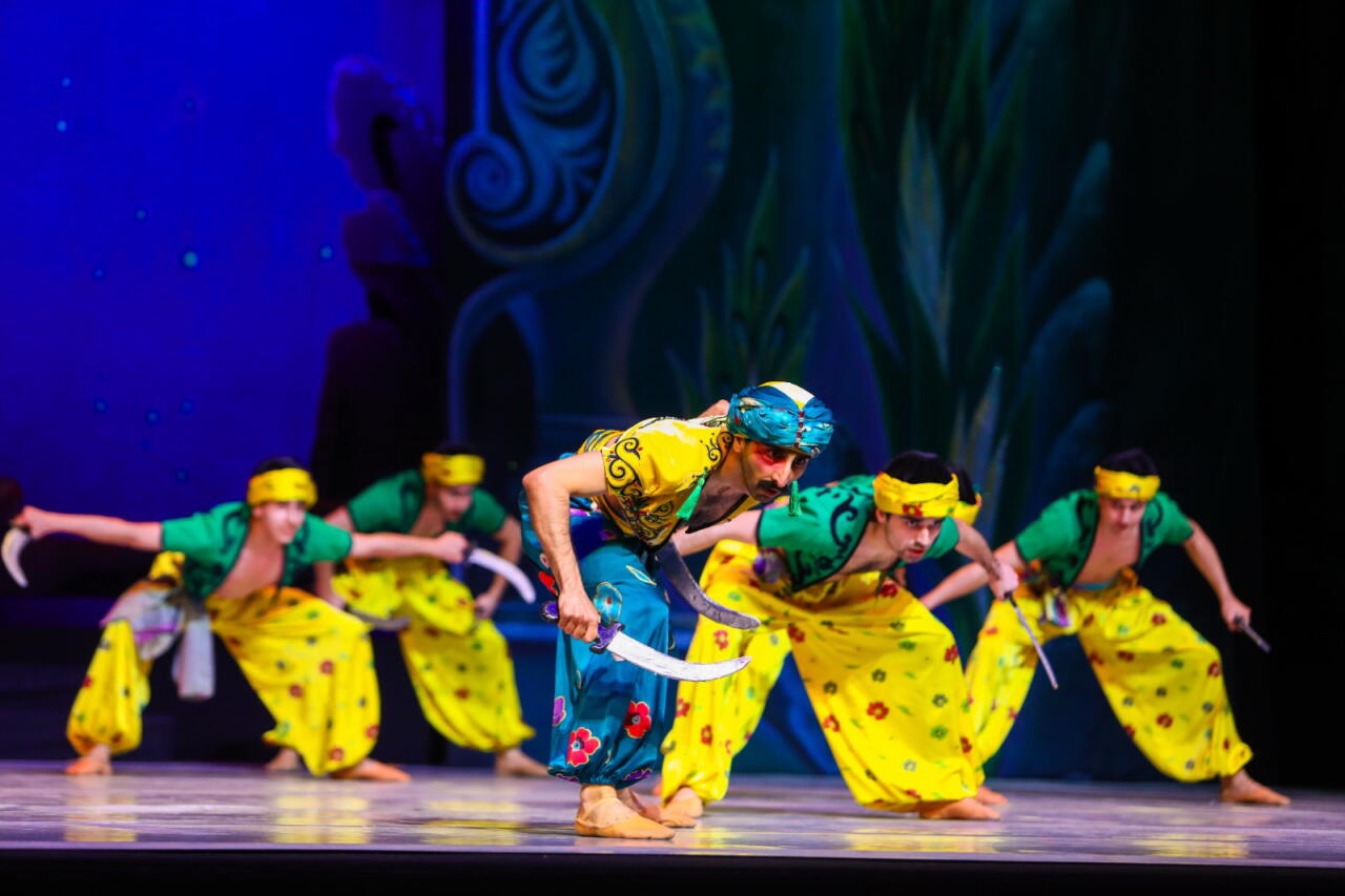 В Баку состоялся показ знаменитого балета "Тысяча и одна ночь"