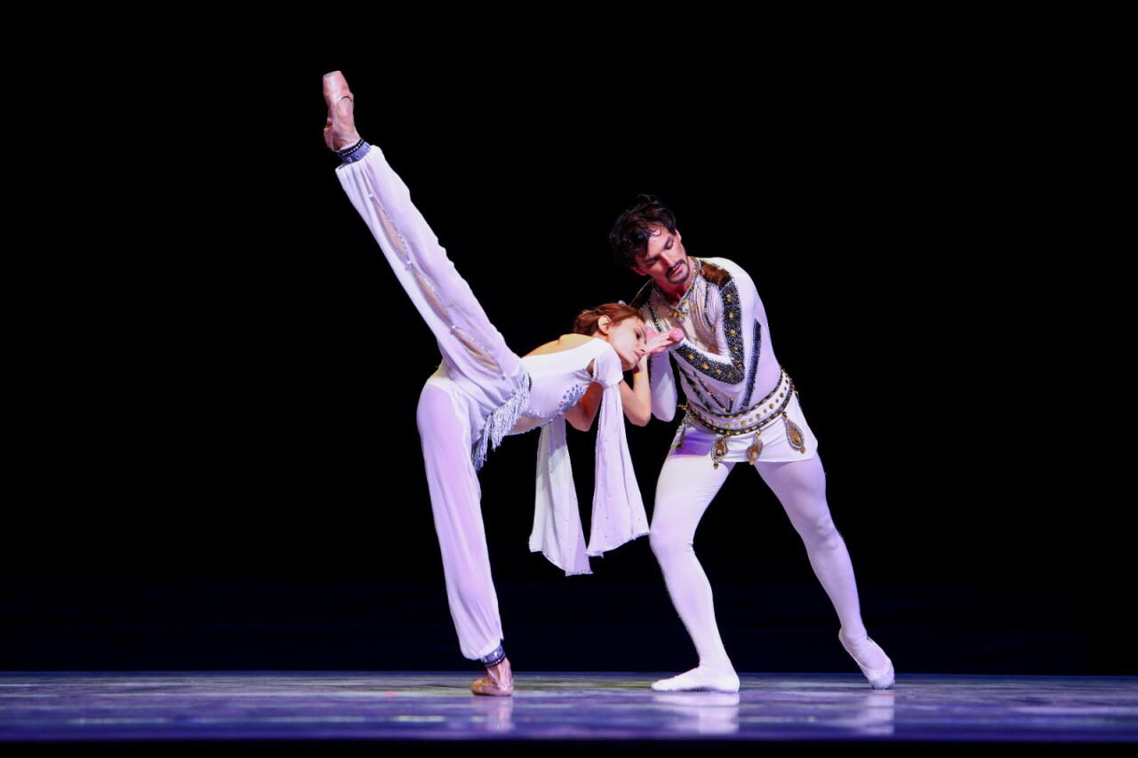 В Баку состоялся показ знаменитого балета "Тысяча и одна ночь"