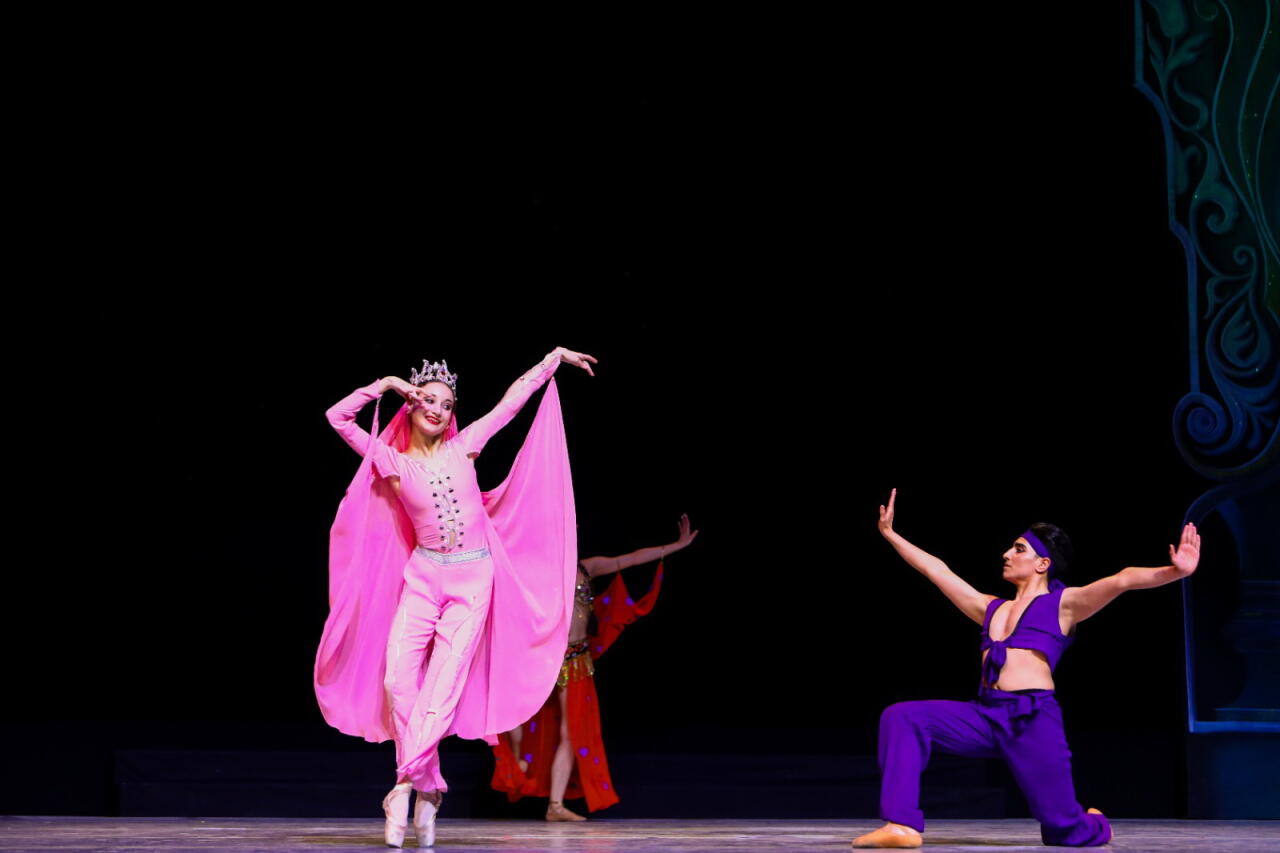 В Баку состоялся показ знаменитого балета "Тысяча и одна ночь"