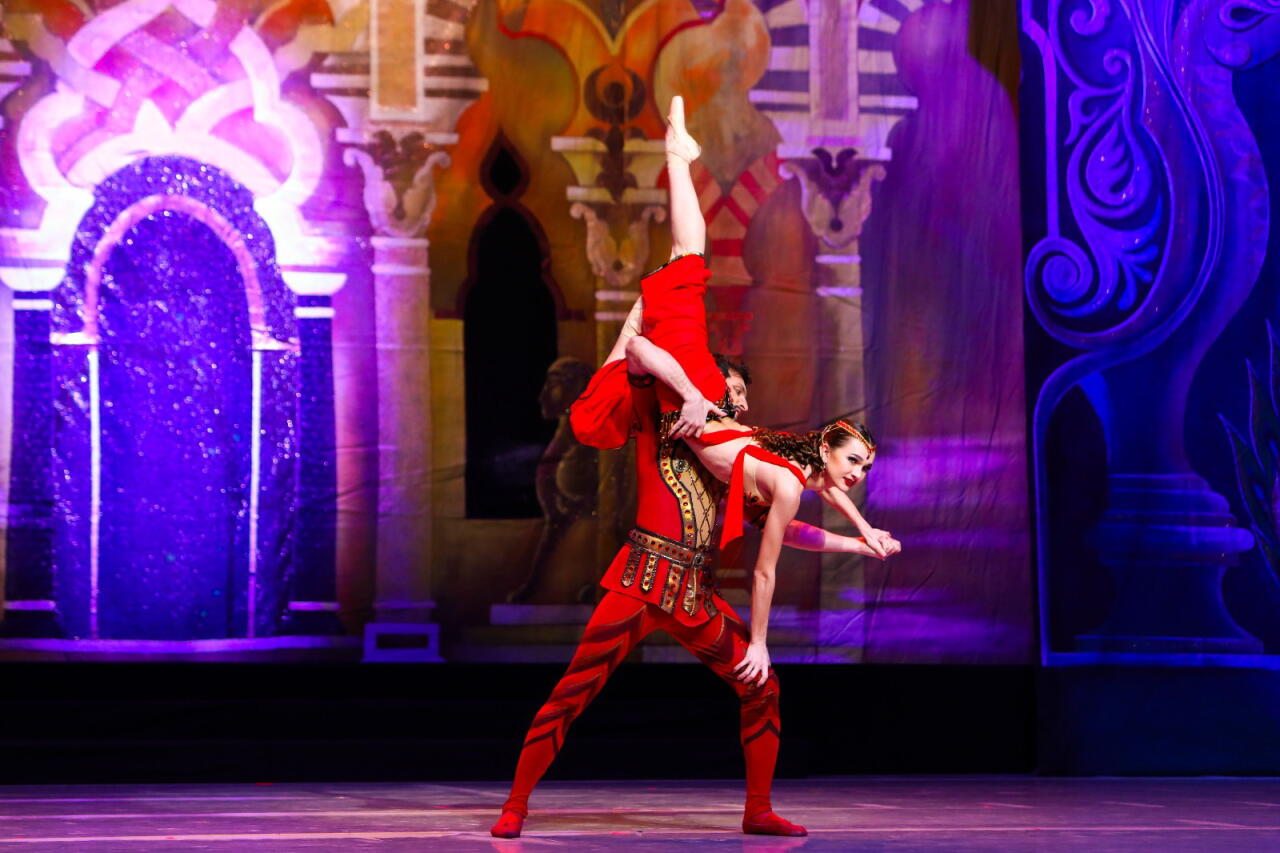 В Баку состоялся показ знаменитого балета "Тысяча и одна ночь"
