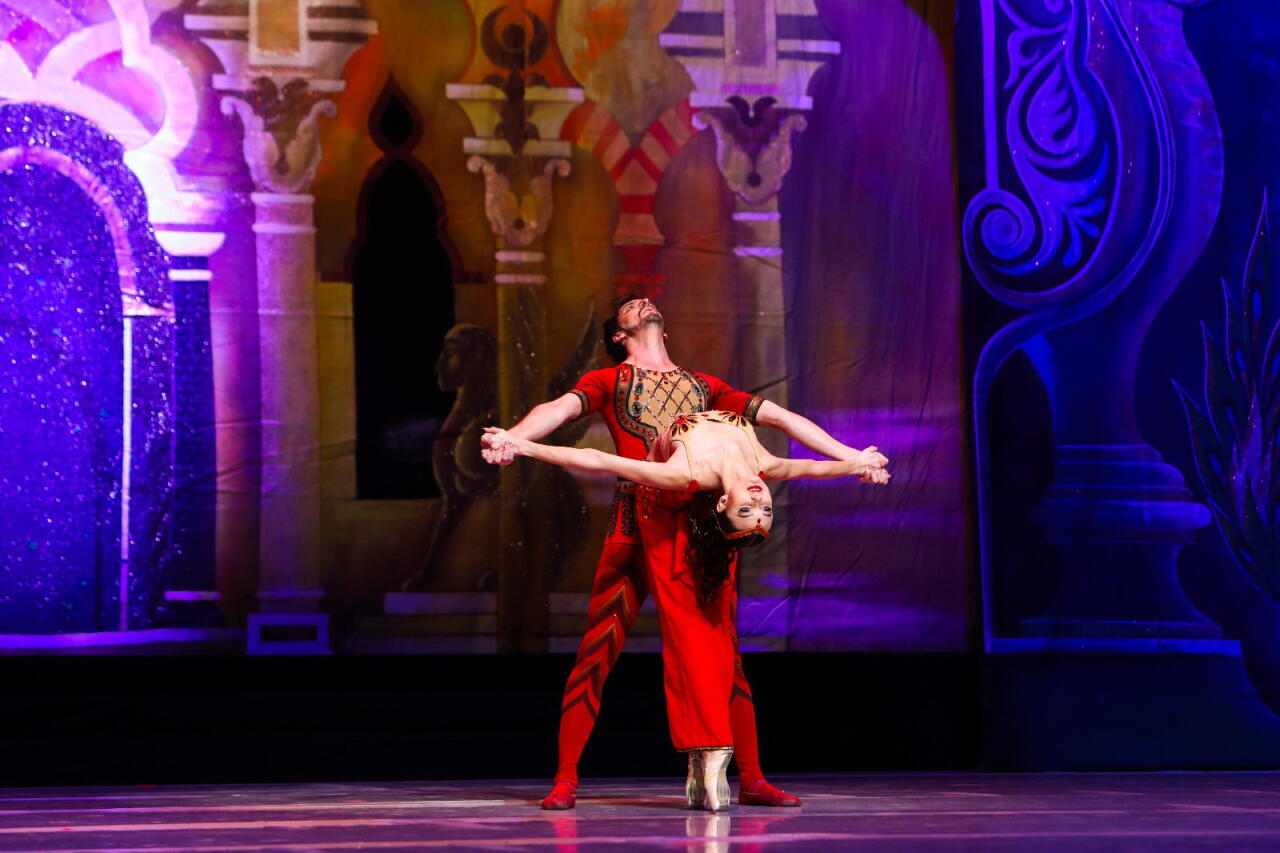 В Баку состоялся показ знаменитого балета "Тысяча и одна ночь"