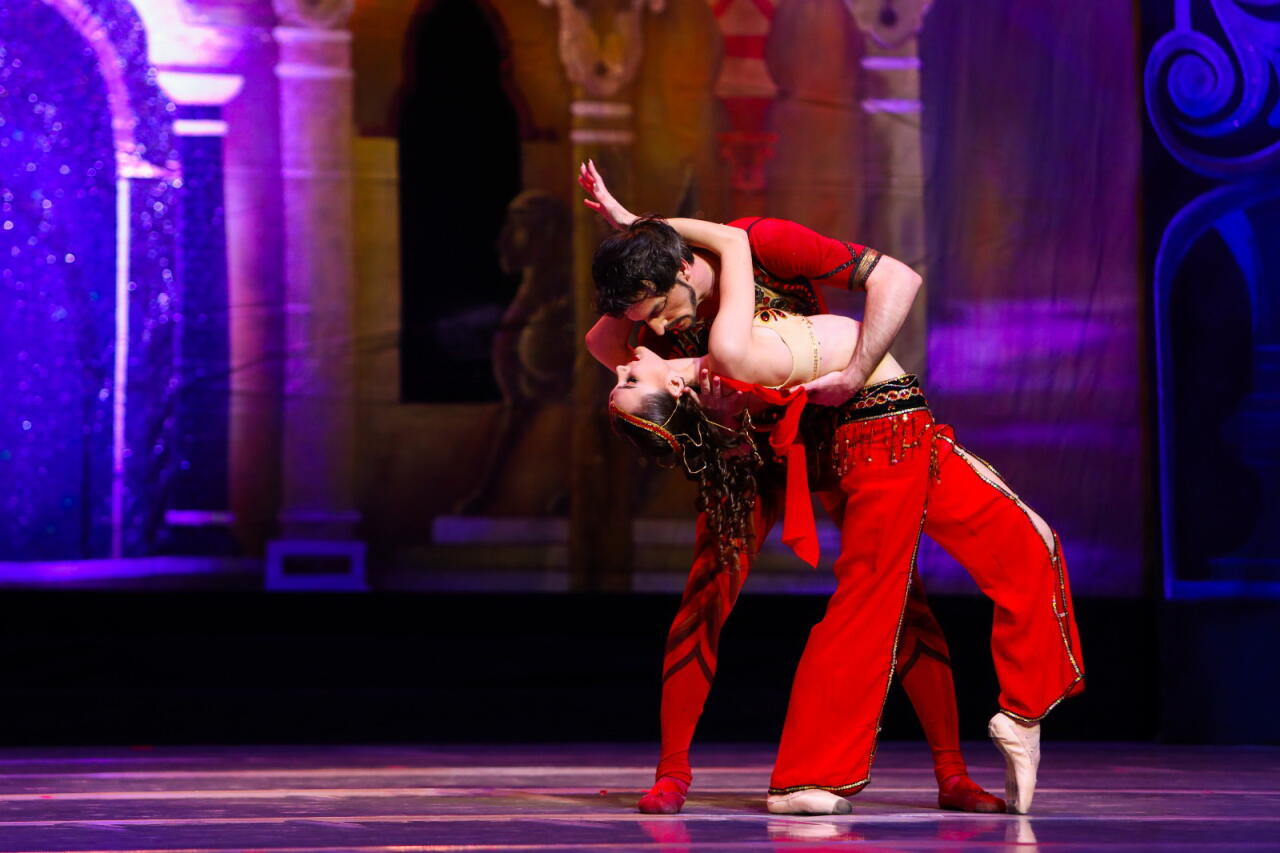 В Баку состоялся показ знаменитого балета "Тысяча и одна ночь"