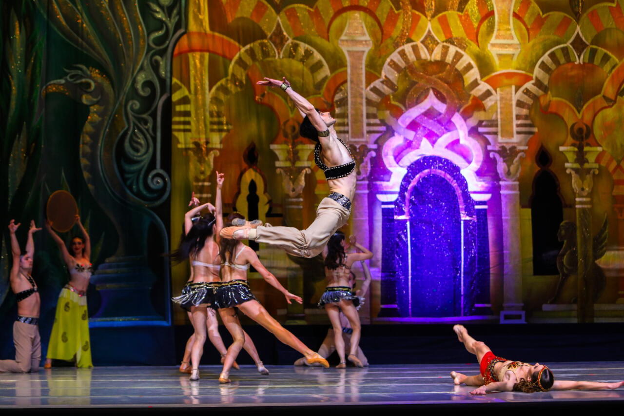 В Баку состоялся показ знаменитого балета "Тысяча и одна ночь"