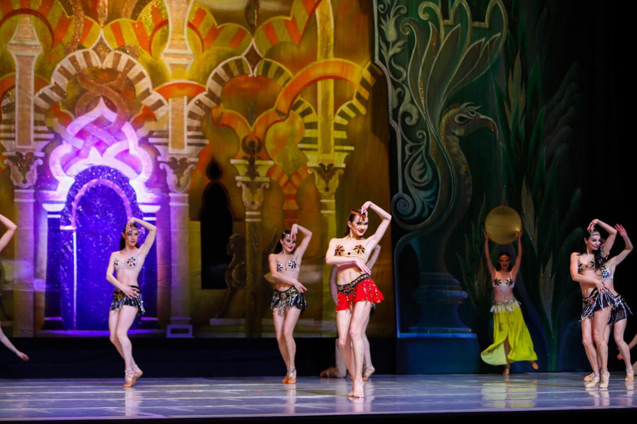 В Баку состоялся показ знаменитого балета "Тысяча и одна ночь"