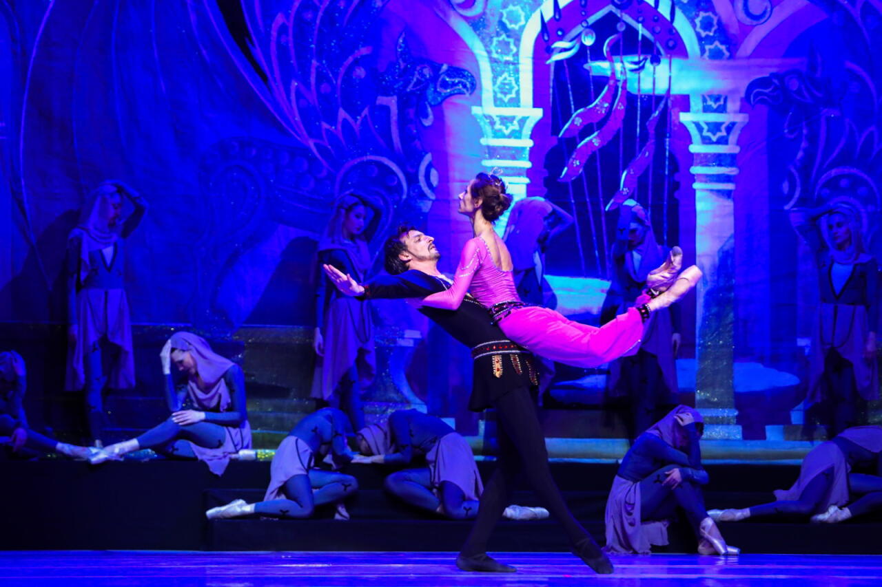 В Баку состоялся показ знаменитого балета "Тысяча и одна ночь"