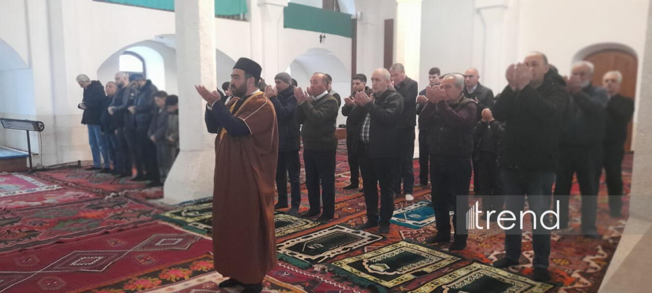 В Агдамской Джума-мечети совершен праздничный намаз