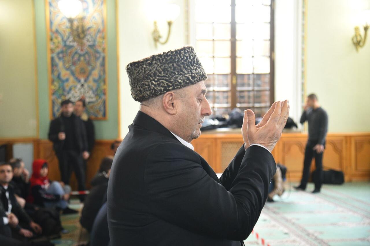 В мечети Тезепир совершили праздничный намаз