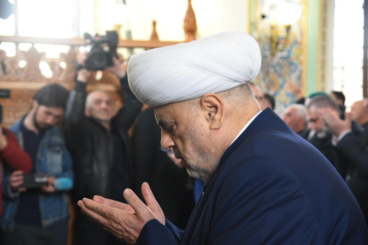 В мечети Тезепир совершили праздничный намаз