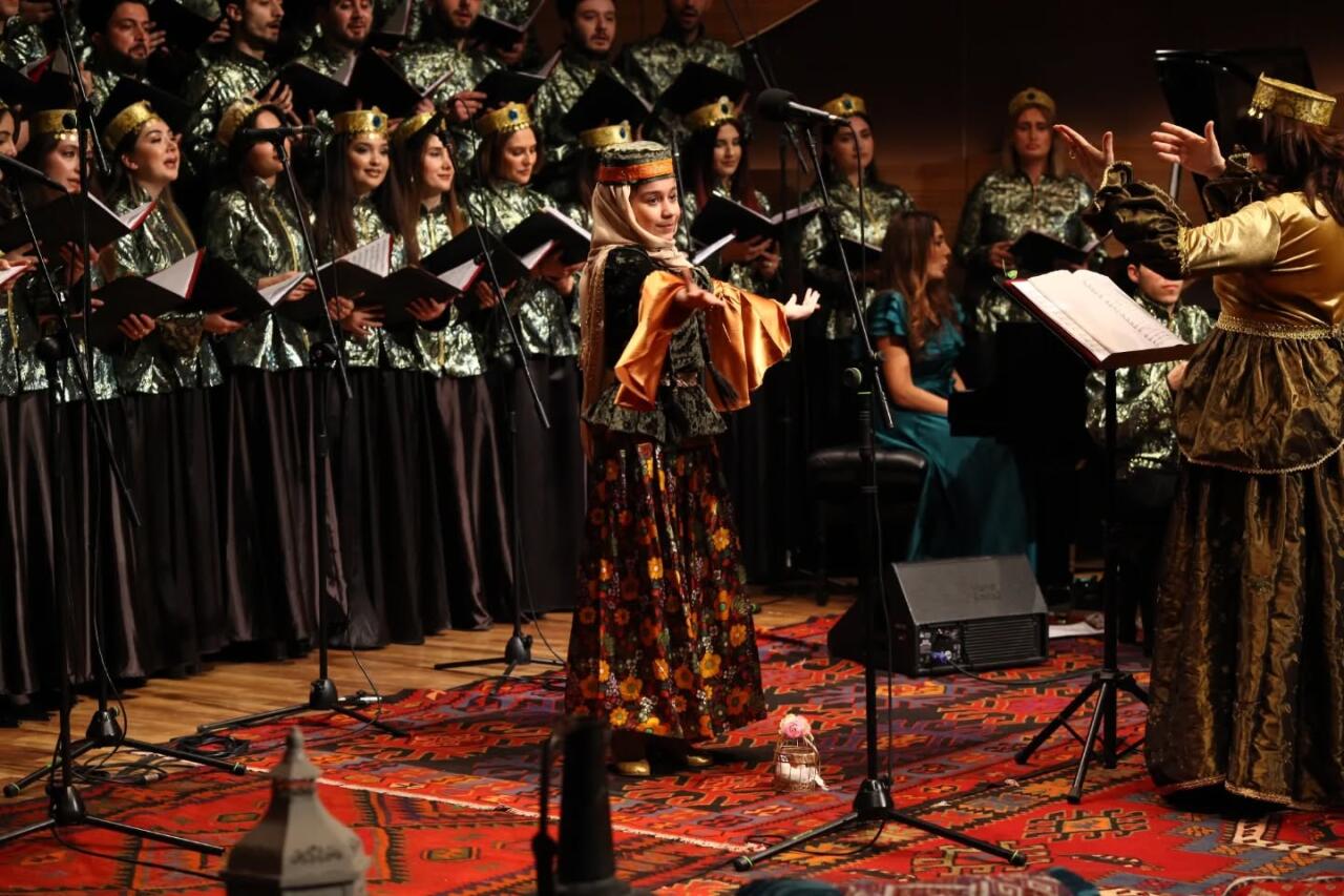 Музыка, танцы, традиции – праздничный вечер Новруза в Баку
