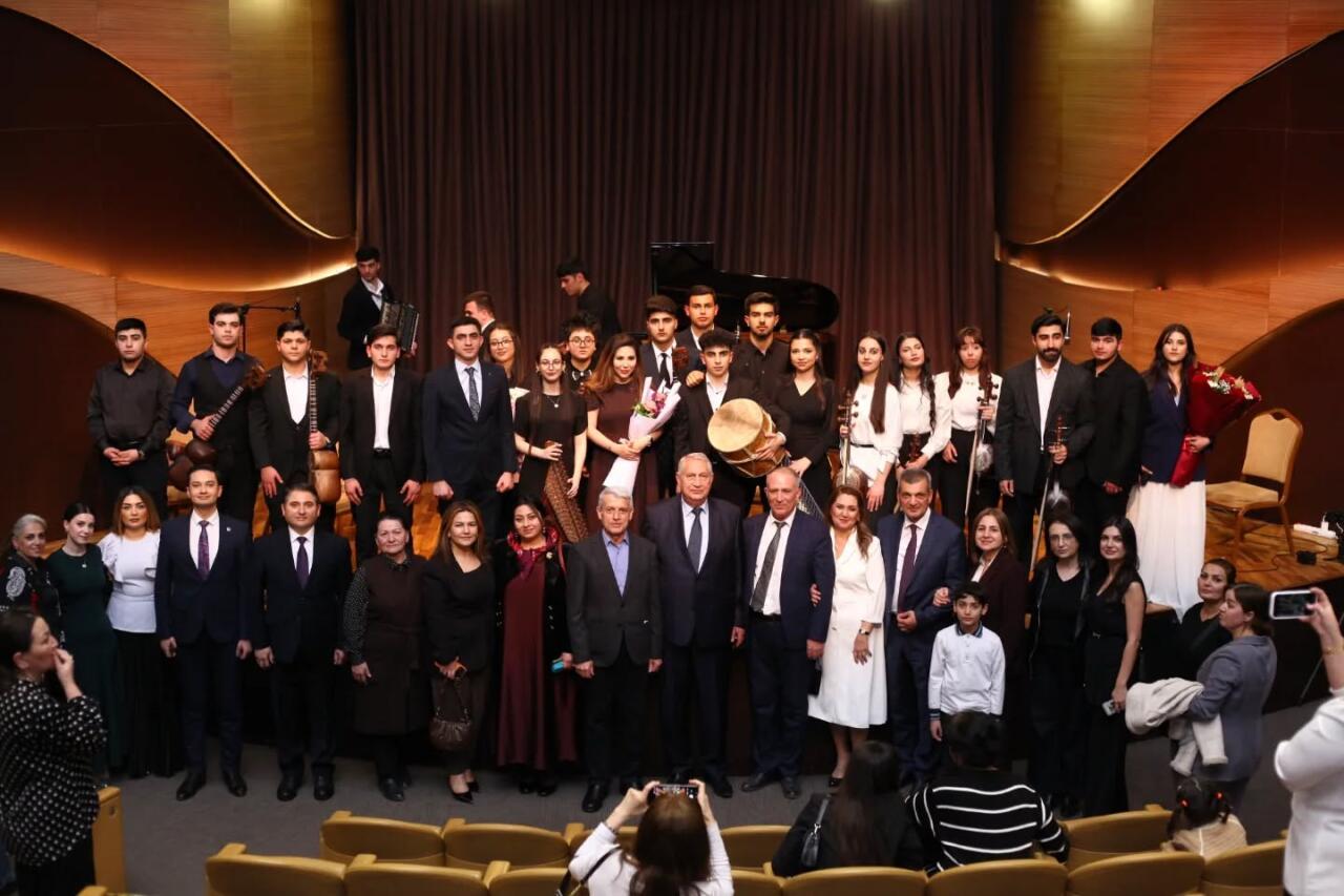Особая любовь азербайджанской молодежи к народным музыкальным инструментам