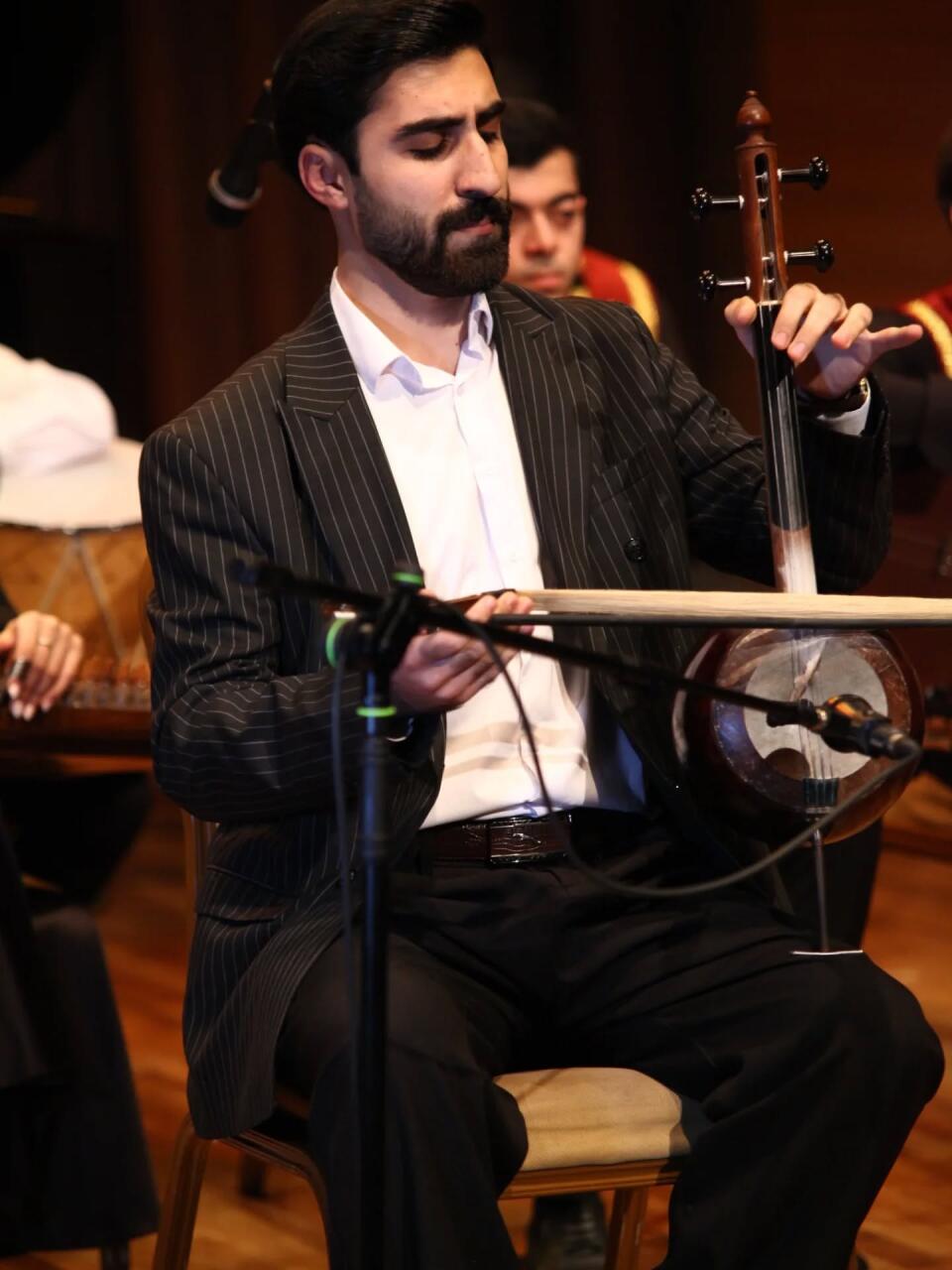 Особая любовь азербайджанской молодежи к народным музыкальным инструментам