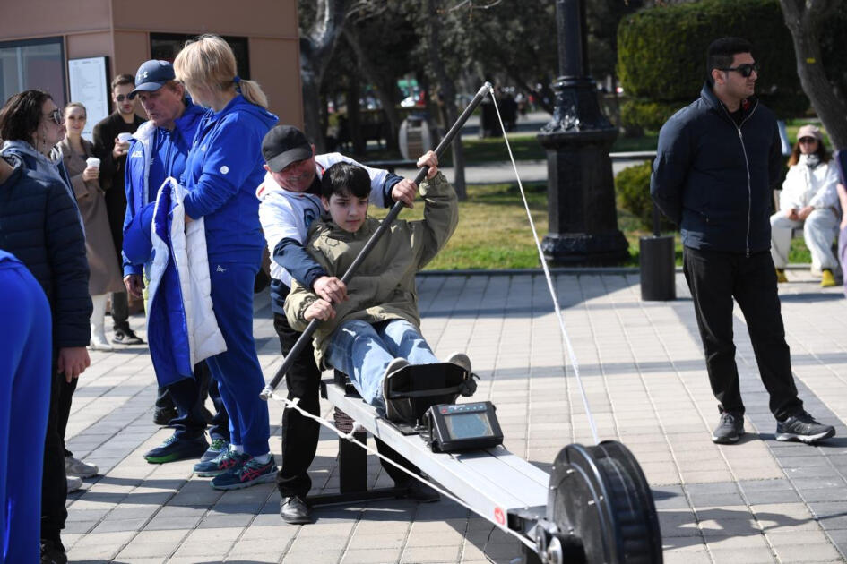 Новруз на Каспии - парад скутеров и парусников