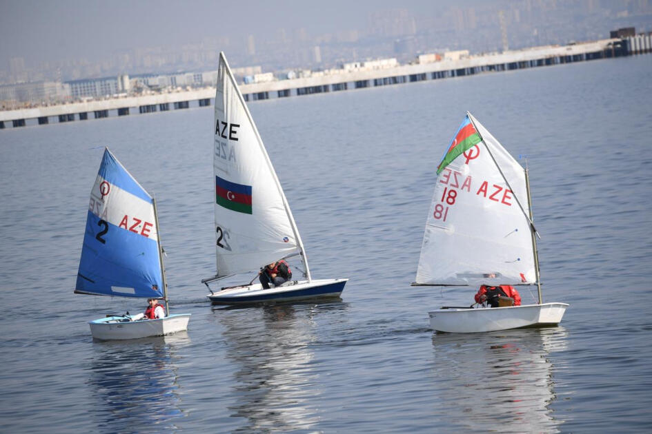 Новруз на Каспии - парад скутеров и парусников