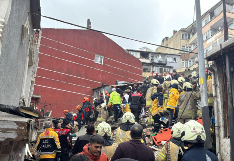 В Стамбуле обрушились два здания,