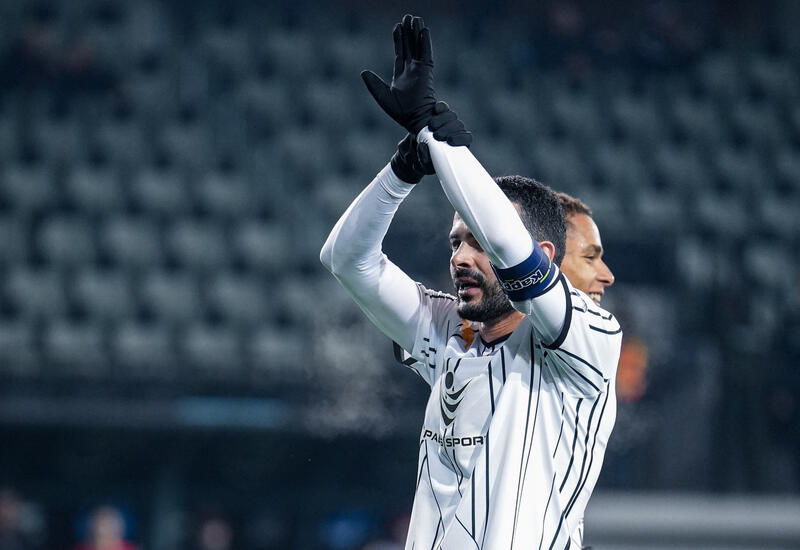 Капитан "Нефтчи" сравнялся с показателем Гурбана Гурбанова