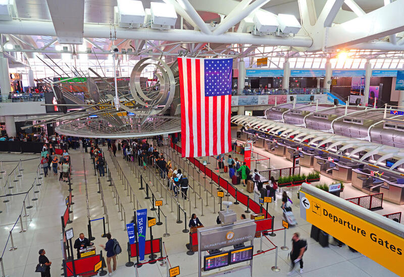 В американских аэропортах царит хаос