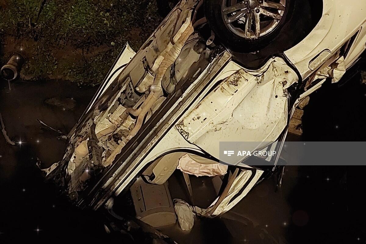 В Лянкяране автомобиль упал в канал,