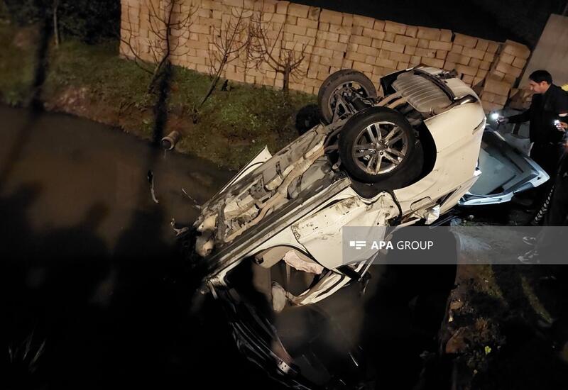 В Лянкяране автомобиль упал в канал,