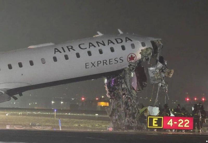 Самолет столкнулся с пожарной машиной в аэропорту Нью-Йорка
