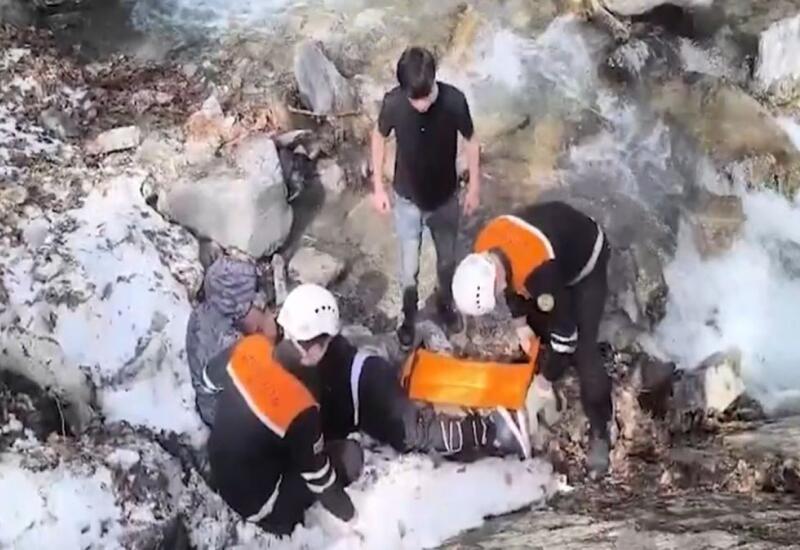 В Габале мужчина упал в горах и получил травмы