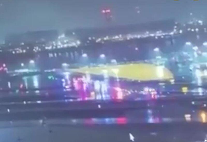 Момент жесткого столкновения самолета Air Canada с пожарной машиной в Нью-Йорке